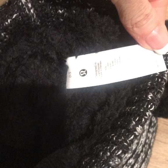 NWT lululemon Textured fleece lined knit beanie Pom Pom - Picture 5 of 5
